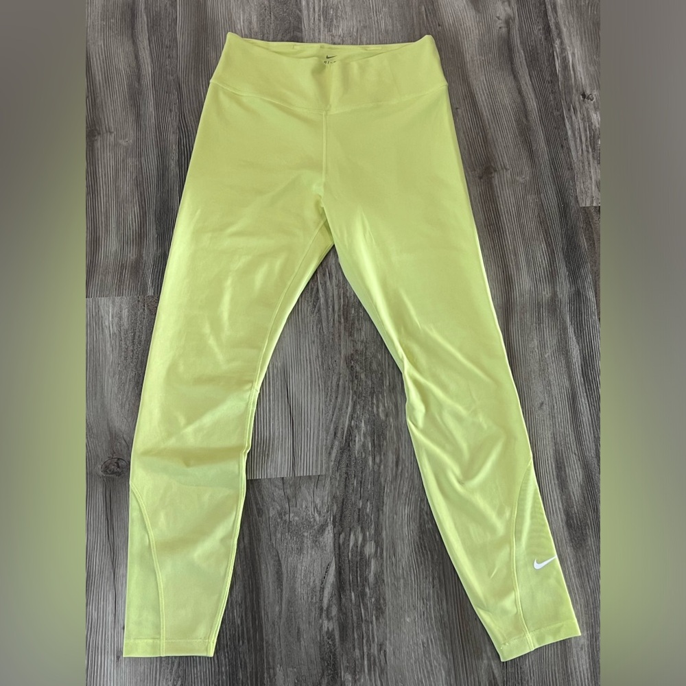 Woman’s Nike dri-fit leggings